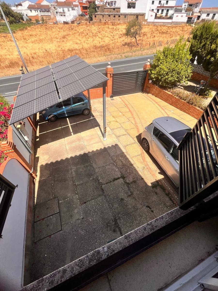Casa de 4 habitaciones en Zalamea la Real en venta con piscina garaje - 325.000 € (Ref: 10090959)