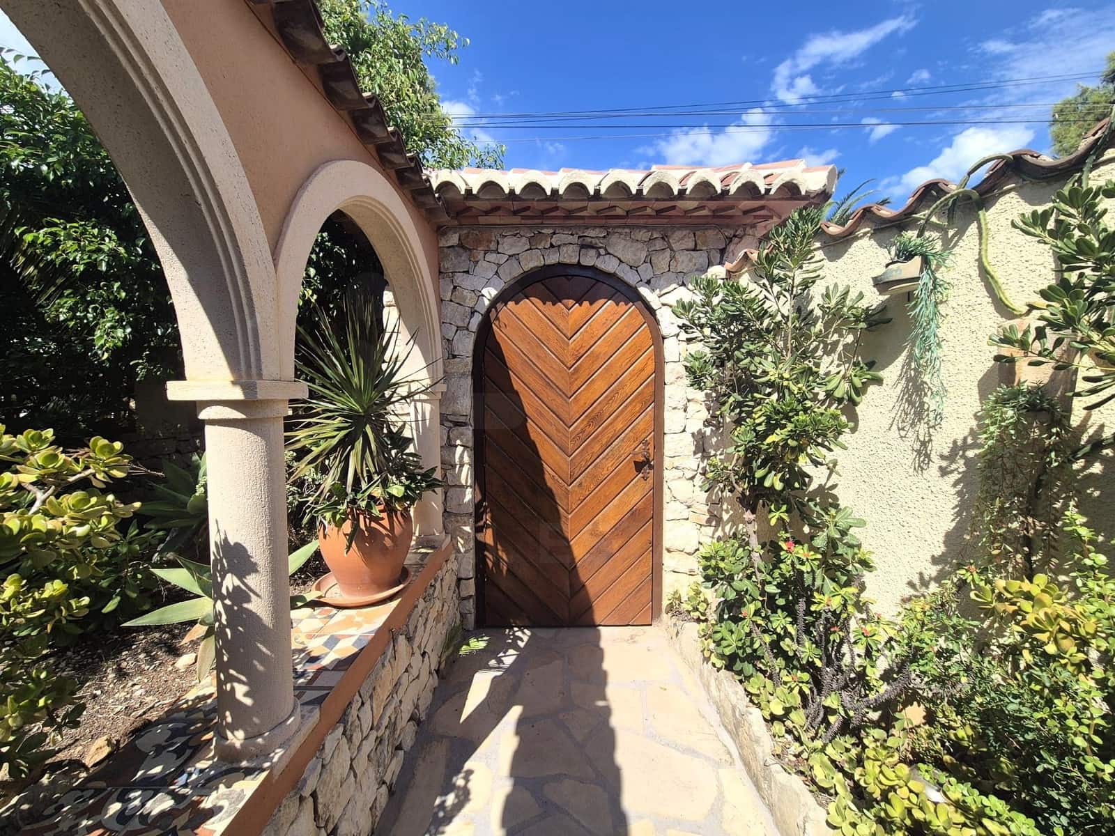 5 slaapkamer Villa te koop in Alicante stad met zwembad garage - € 1.425.000 (Ref: 10091027)