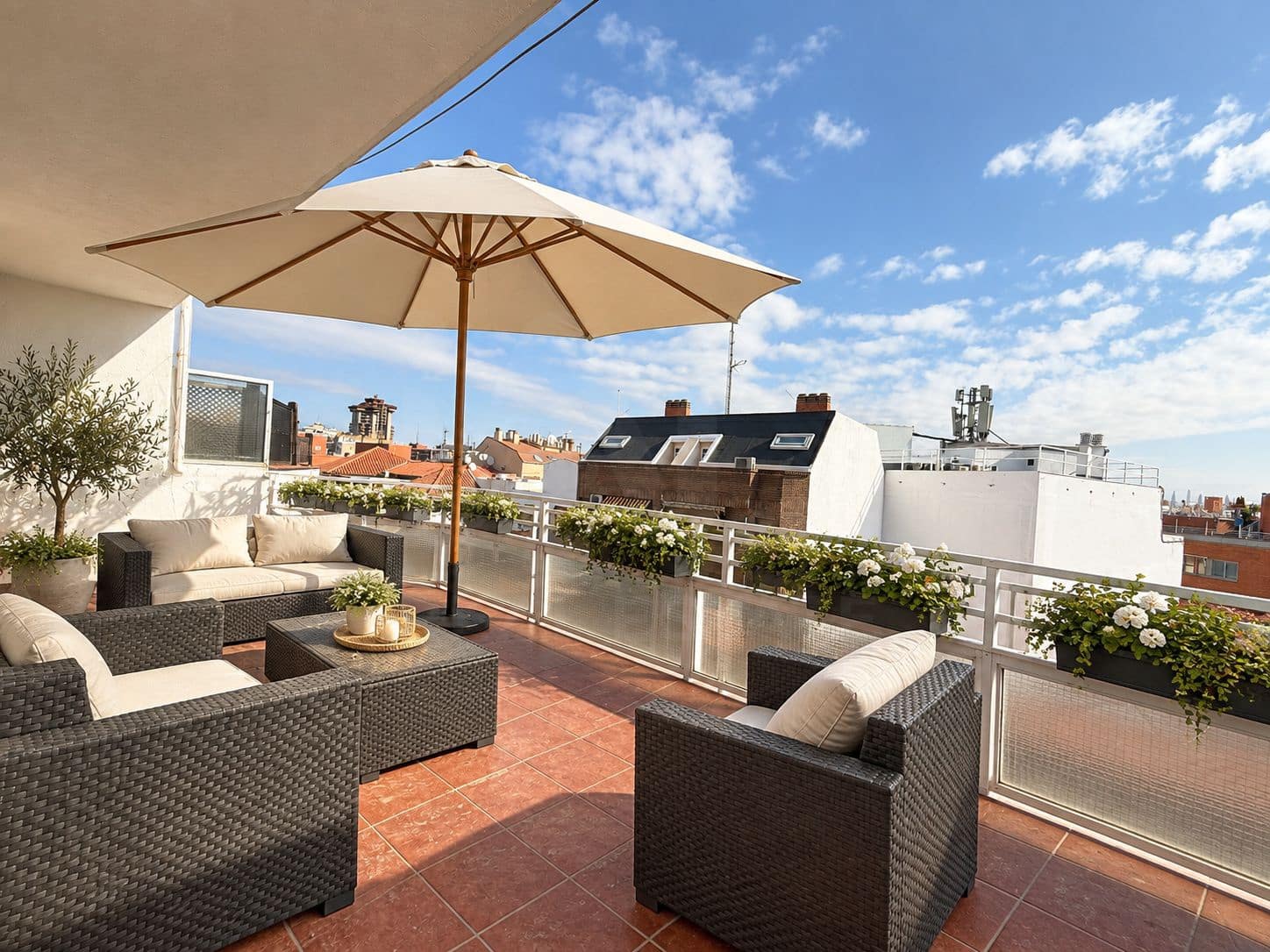 3 Zimmer Apartment zu vermieten in Madrid Stadt - 2.100 € (Ref: 10091028)