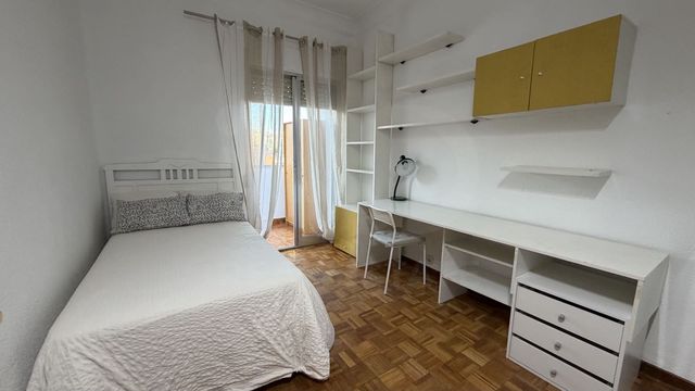 3 slaapkamer Appartement te huur in Madrid stad - € 2.200 (Ref: 10091029)