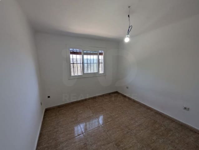2 soverom Hus til salgs i Sant Cebrià de Vallalta med garasje - € 145 000 (Ref: 10093756)