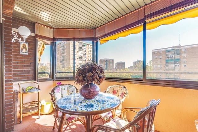 2 soverom Leilighet til salgs i Estrella, Madrid by med svømmebasseng garasje - € 699 000 (Ref: 10093760)