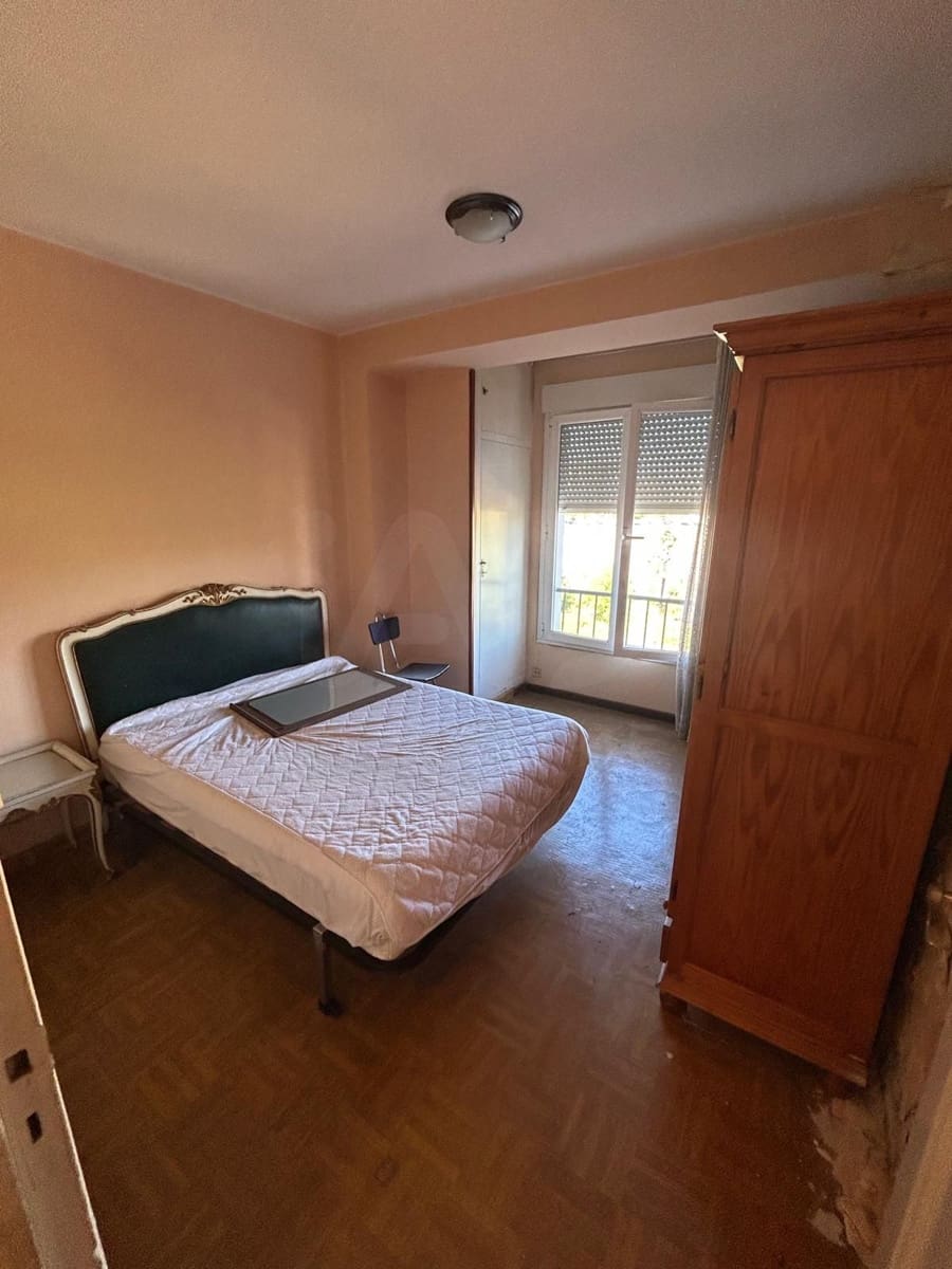 3 makuuhuone Huoneisto myytävänä paikassa Leon kaupunki - 130 000 € (Ref: 10093762)