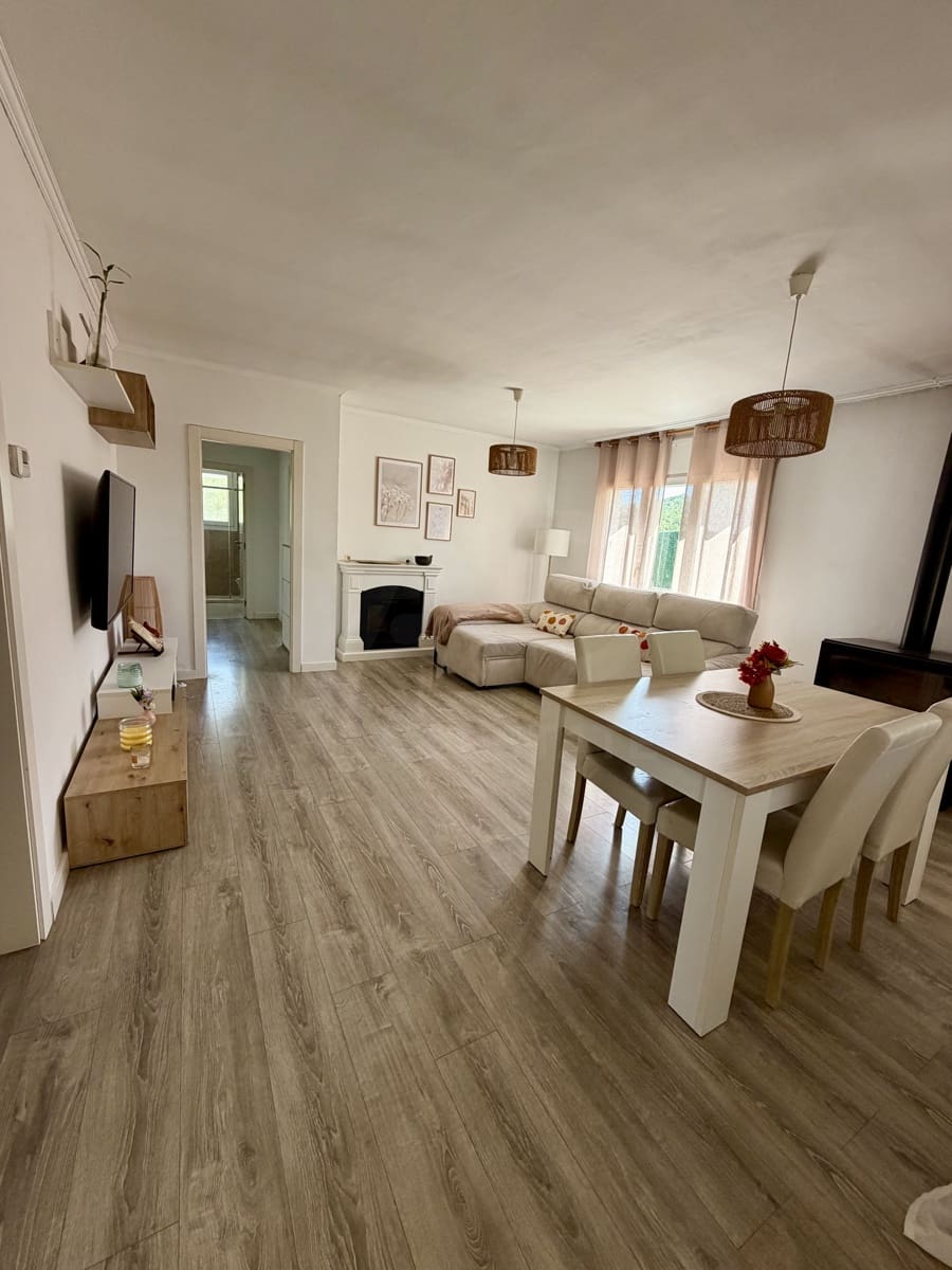 3 soveværelse Byhus til salg i La Bisbal del Penedes med garage - € 262.000 (Ref: 10094079)