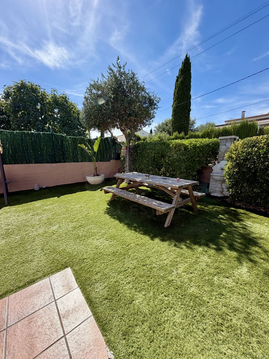3 soveværelse Byhus til salg i La Bisbal del Penedes med garage - € 262.000 (Ref: 10094079)