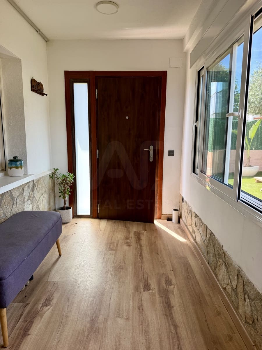 3 soveværelse Byhus til salg i La Bisbal del Penedes med garage - € 262.000 (Ref: 10094079)