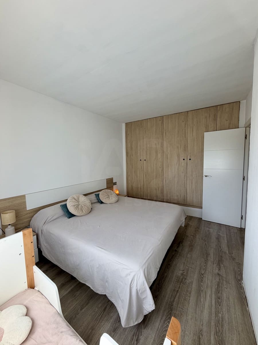 3 soveværelse Byhus til salg i La Bisbal del Penedes med garage - € 262.000 (Ref: 10094079)