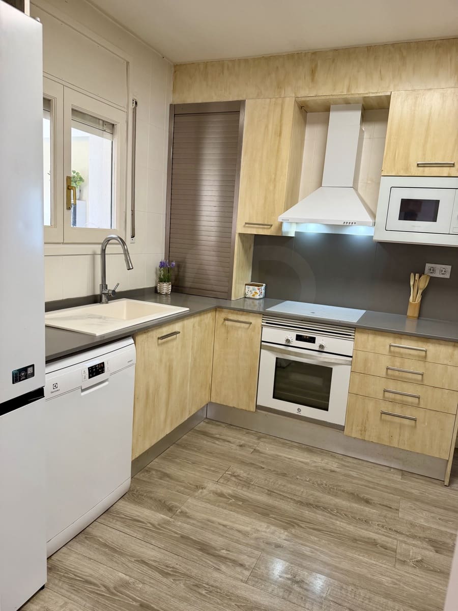 3 soveværelse Byhus til salg i La Bisbal del Penedes med garage - € 262.000 (Ref: 10094079)
