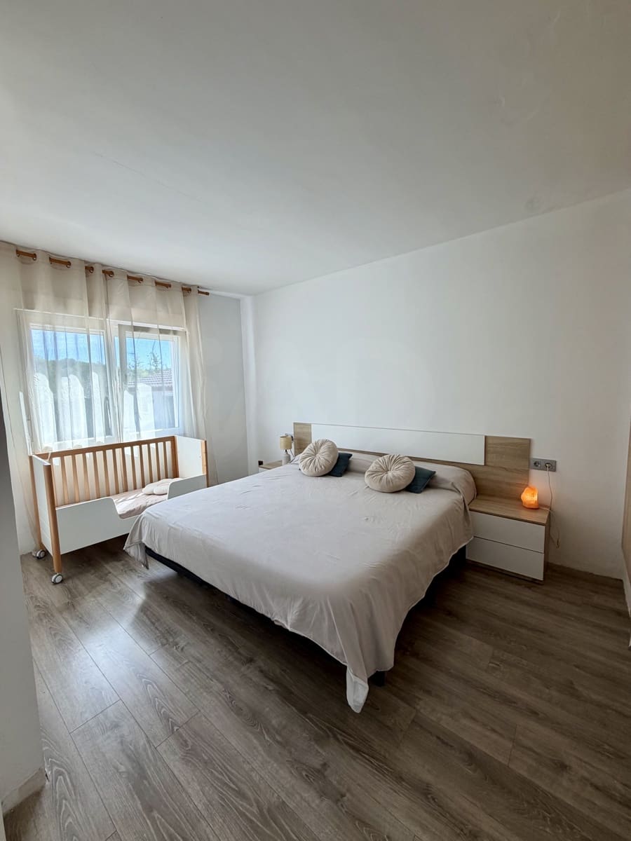 3 soveværelse Byhus til salg i La Bisbal del Penedes med garage - € 262.000 (Ref: 10094079)