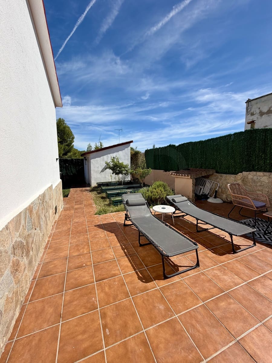 3 soveværelse Byhus til salg i La Bisbal del Penedes med garage - € 262.000 (Ref: 10094079)