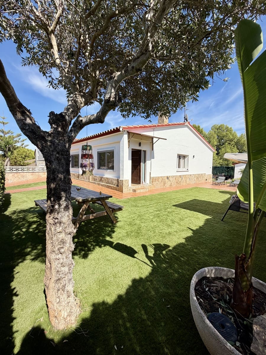 3 soveværelse Byhus til salg i La Bisbal del Penedes med garage - € 262.000 (Ref: 10094079)