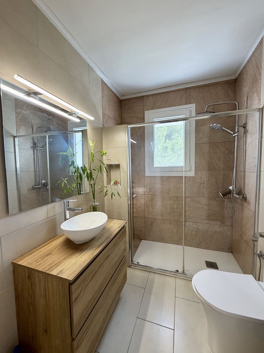 4 bedroom Townhouse for sale in La Bisbal del Penedes with garage - € 262,000 (Ref: 10094079)