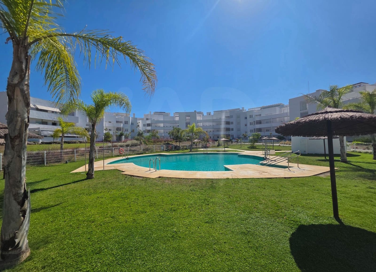 Apartamento de 2 habitaciones en Rincón de la Victoria en venta con piscina garaje - 450.000 € (Ref: 10094083)