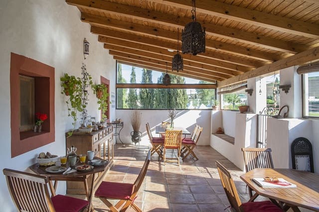 7 bedroom Townhouse for sale in Tarifa with garage - € 880,000 (Ref: 10094084)