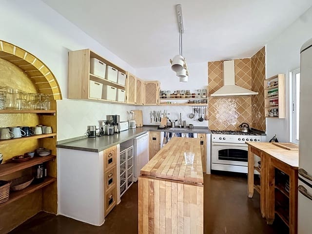 7 bedroom Townhouse for sale in Tarifa with garage - € 880,000 (Ref: 10094084)