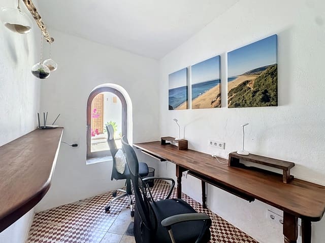 7 bedroom Townhouse for sale in Tarifa with garage - € 880,000 (Ref: 10094084)