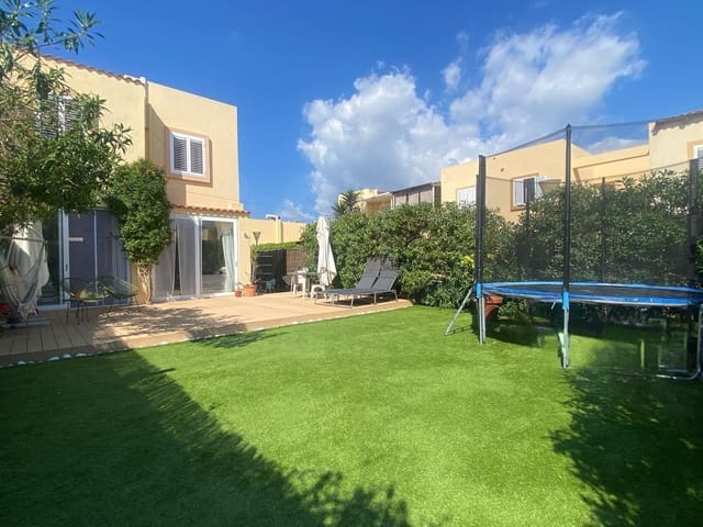 4 soverom Rekkehus til salgs i San Jose / Sant Josep de Sa Talaia med svømmebasseng garasje - € 800 000 (Ref: 10094087)