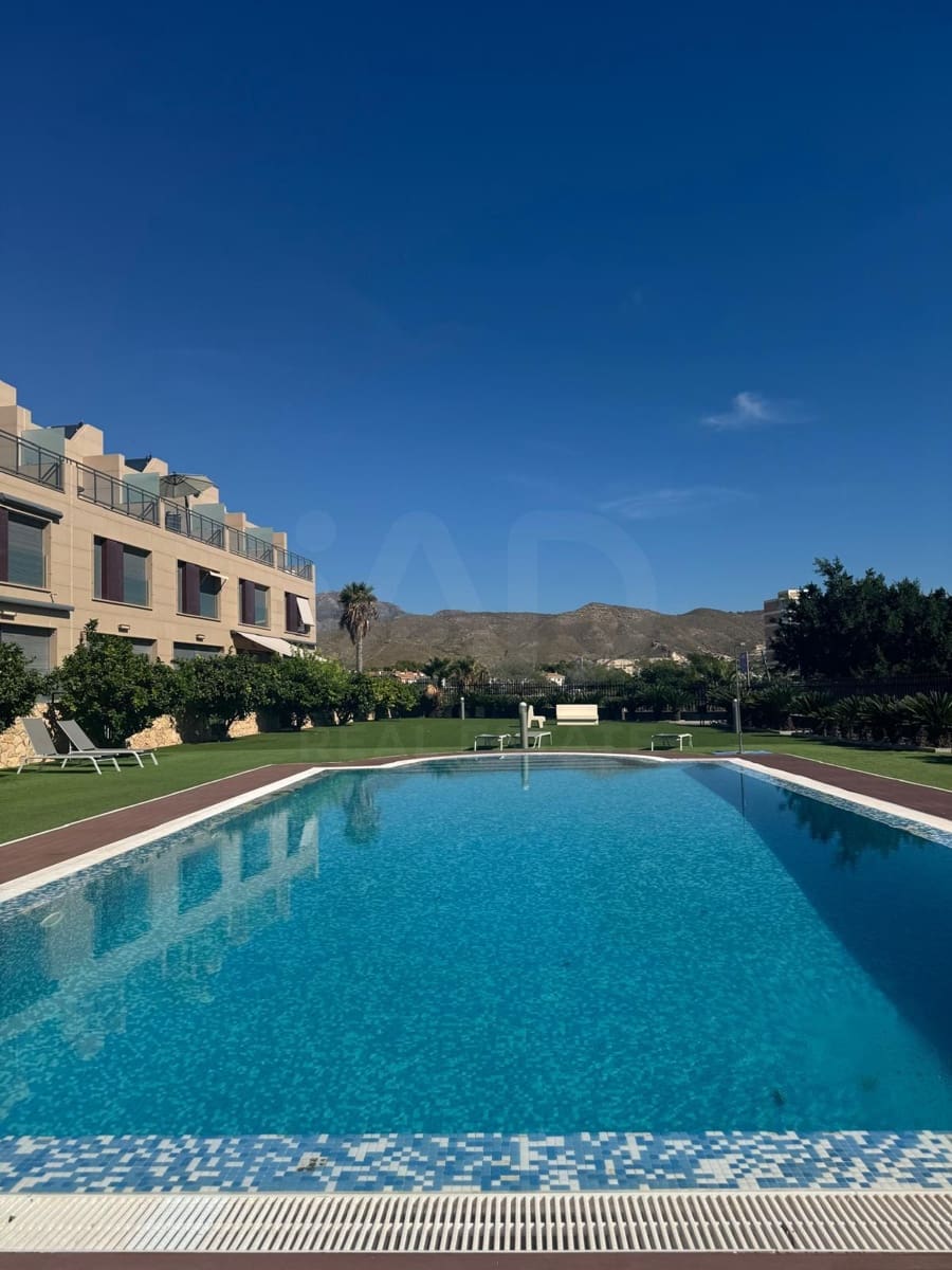 3 quarto Moradia em Banda para venda em El Campello com piscina garagem - 695 000 € (Ref: 10094088)