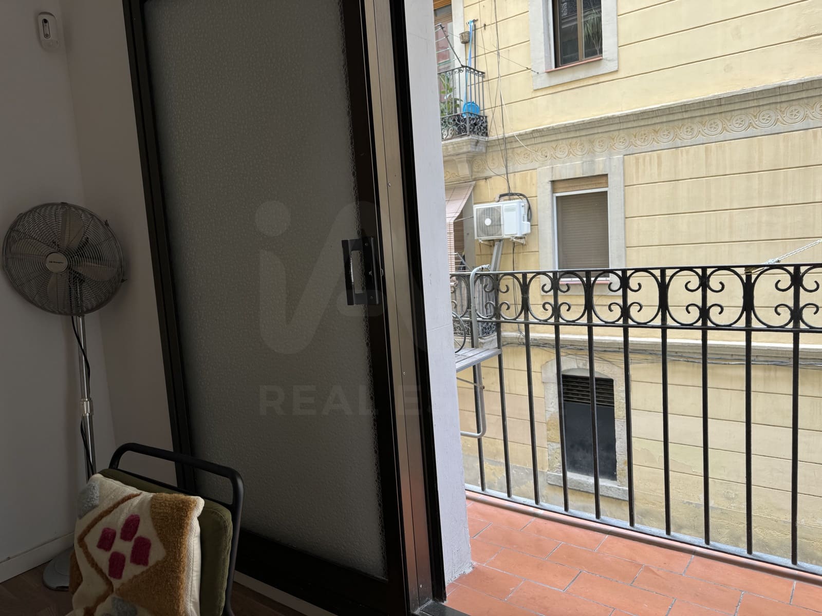 3 bedroom Apartment for rent in Barcelona city - € 1,690 (Ref: 10094105)