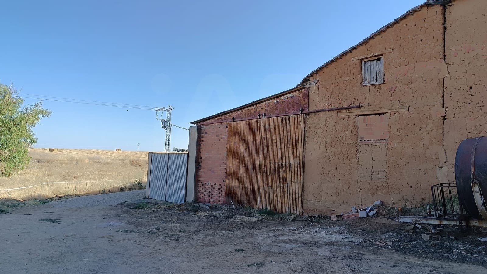 Commercieel te koop in Fuentes de Carbajal - € 20.400 (Ref: 10095540)