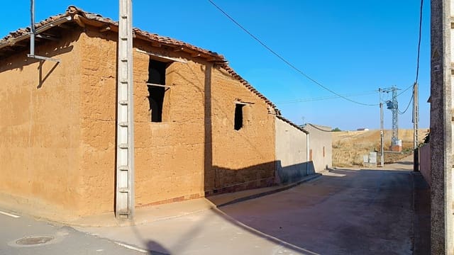 Komercyjne na sprzedaż w Fuentes de Carbajal - 20 400 € (Ref: 10095540)