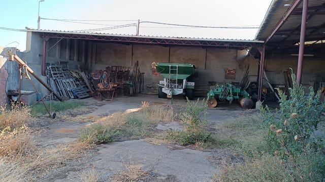 Komercyjne na sprzedaż w Fuentes de Carbajal - 20 400 € (Ref: 10095540)