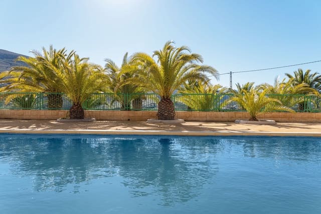 5 chambre Finca/Maison de Campagne à vendre à Las Tres Villas avec piscine garage - 650 000 € (Ref: 10095543)