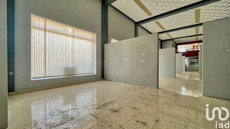 Kaupallinen myytävänä paikassa Pego mukana 
autotalli - 576 000 € (Ref: 10095544)