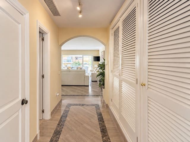 2 soverom Leilighet til leie i Marbella med svømmebasseng garasje - € 2 450 (Ref: 10095545)