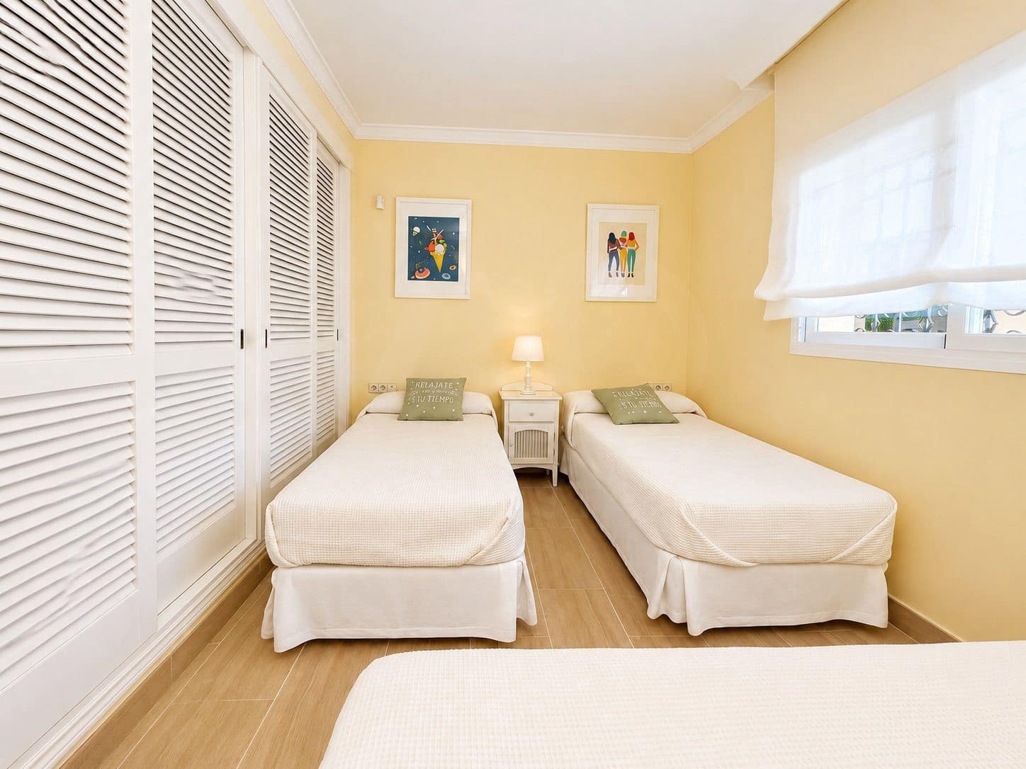 2 soverom Leilighet til leie i Marbella med svømmebasseng garasje - € 2 450 (Ref: 10095545)