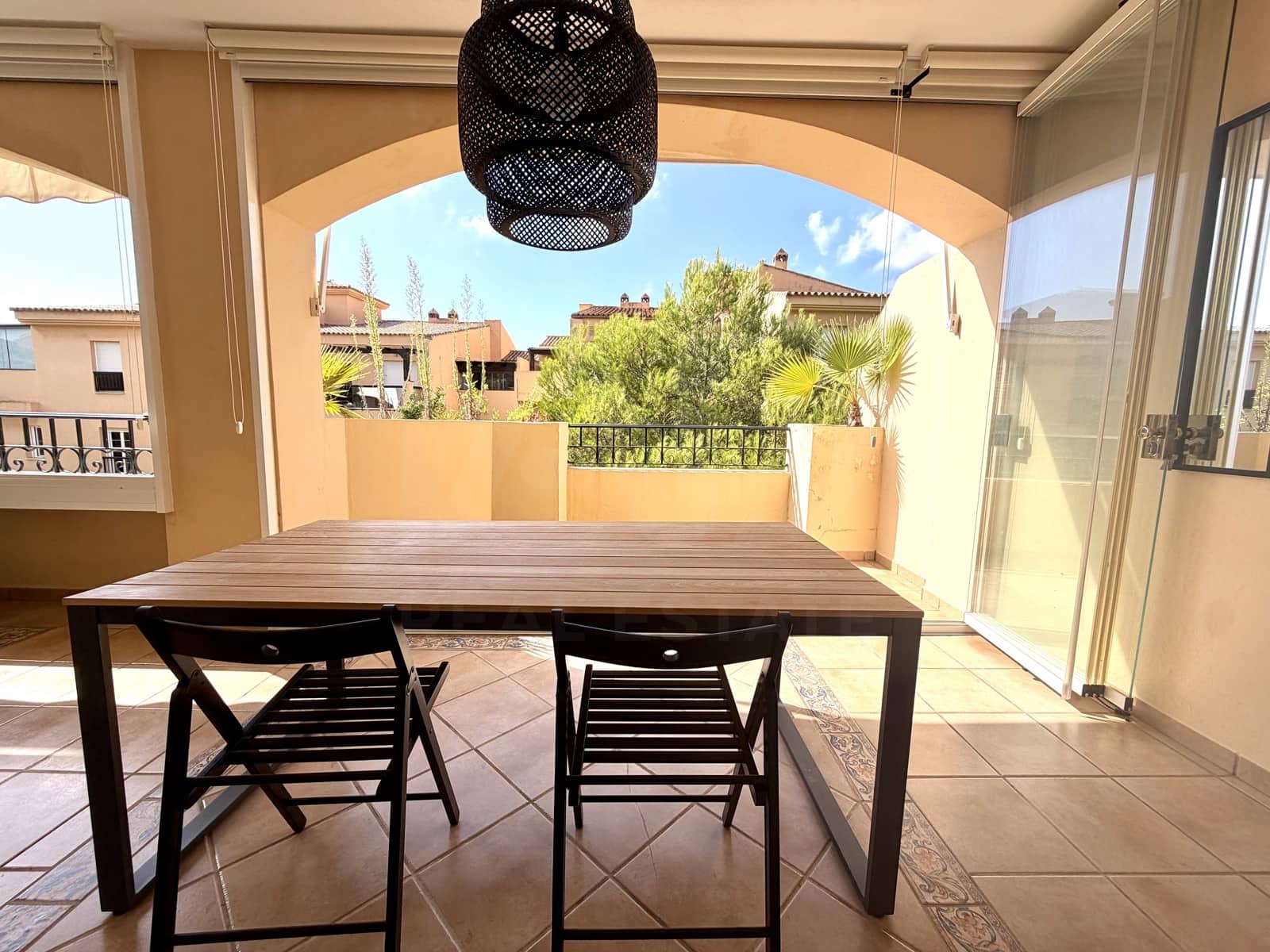 2 soverom Leilighet til leie i Marbella med svømmebasseng garasje - € 2 450 (Ref: 10095545)