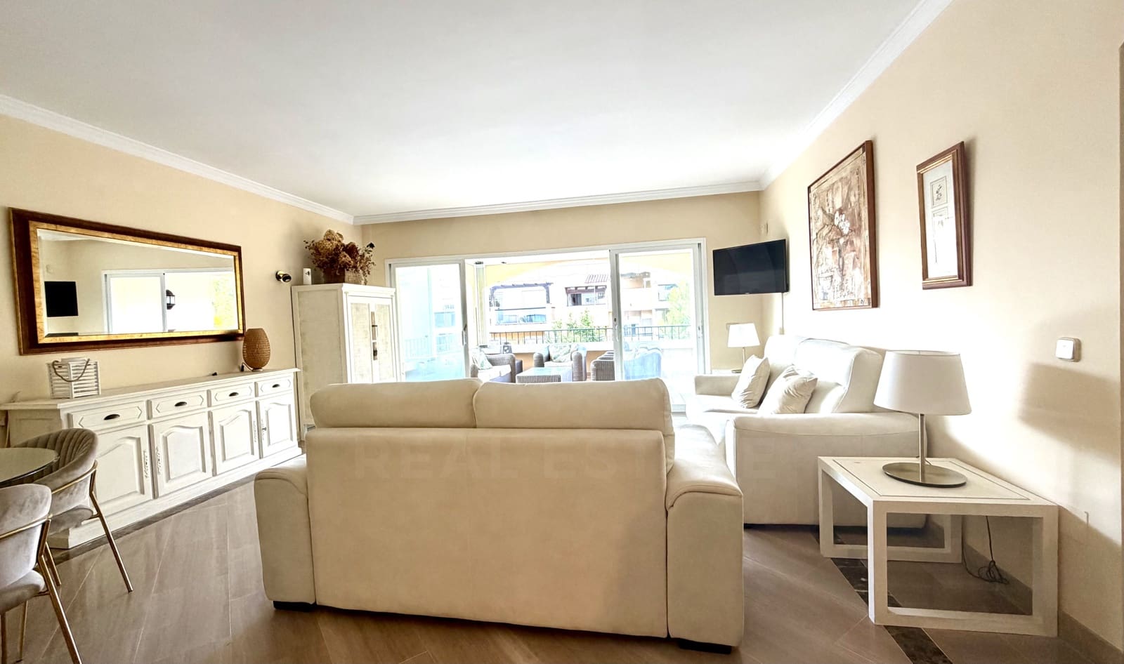 2 soverom Leilighet til leie i Marbella med svømmebasseng garasje - € 2 450 (Ref: 10095545)