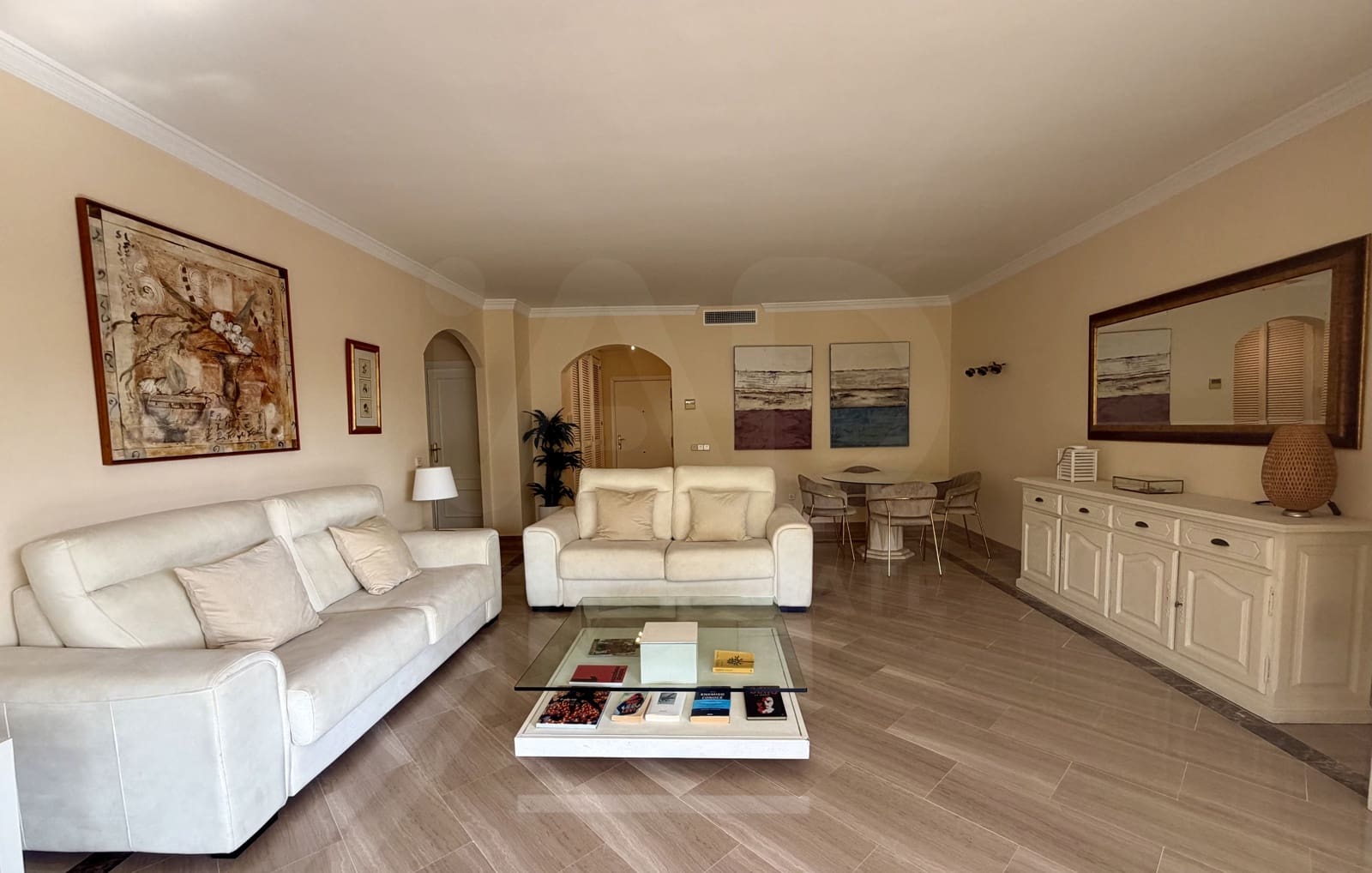 2 soverom Leilighet til leie i Marbella med svømmebasseng garasje - € 2 450 (Ref: 10095545)