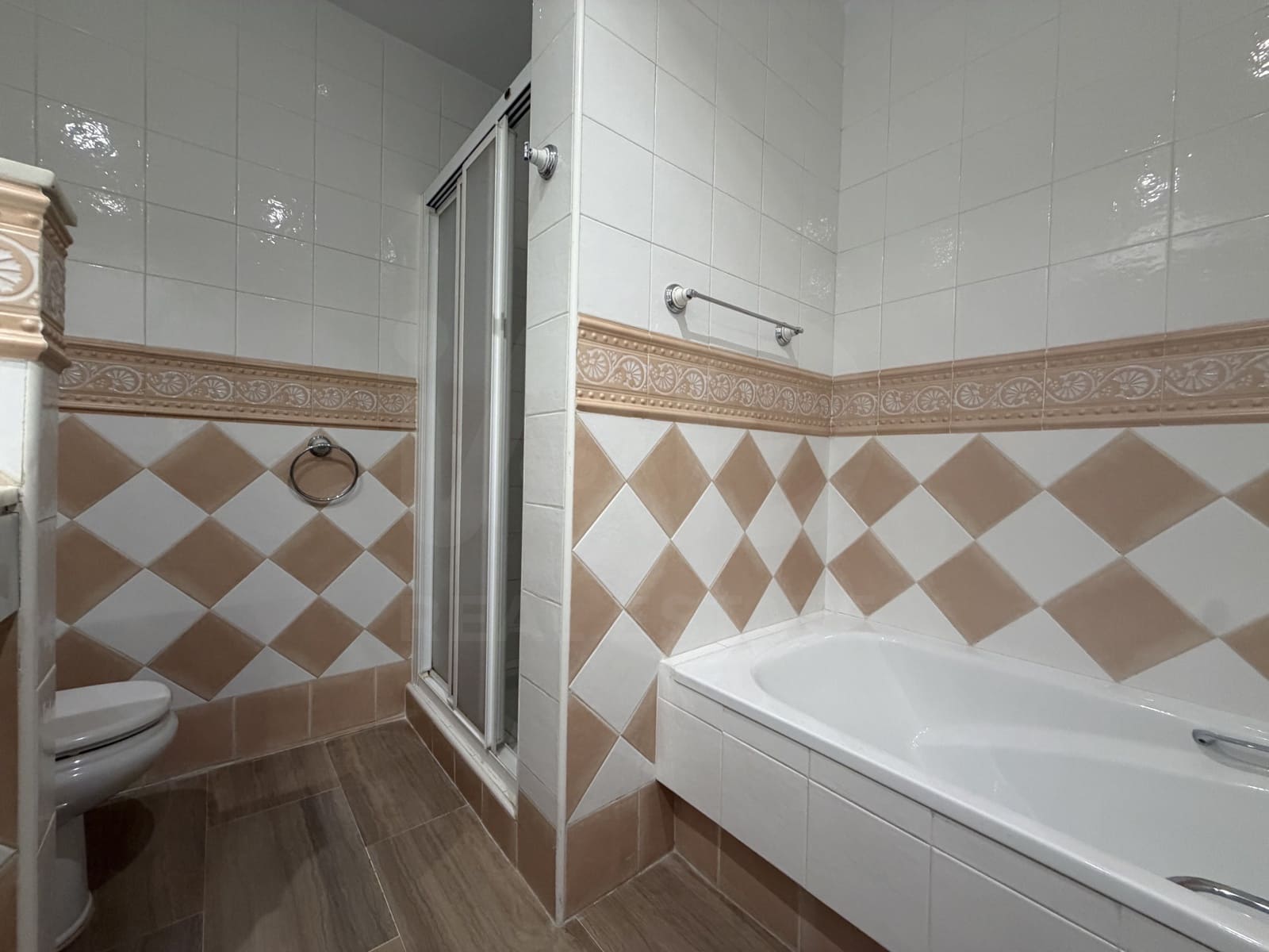 2 soverom Leilighet til leie i Marbella med svømmebasseng garasje - € 2 450 (Ref: 10095545)