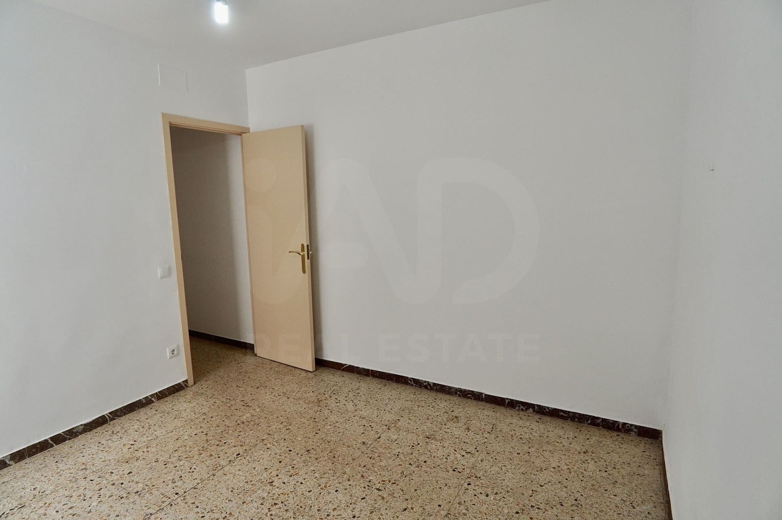 3 sovrum Takvåning till salu i Badalona - 285 000 € (Ref: 10097454)