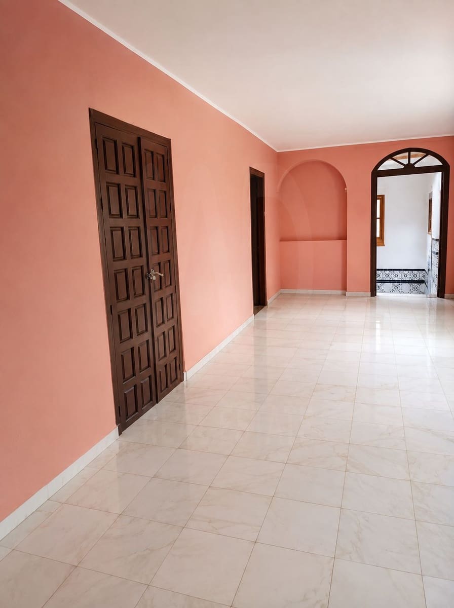 6 bedroom Townhouse for sale in Ecija with garage - € 120,000 (Ref: 10098985)