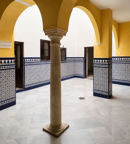 6 bedroom Townhouse for sale in Ecija with garage - € 120,000 (Ref: 10098985)