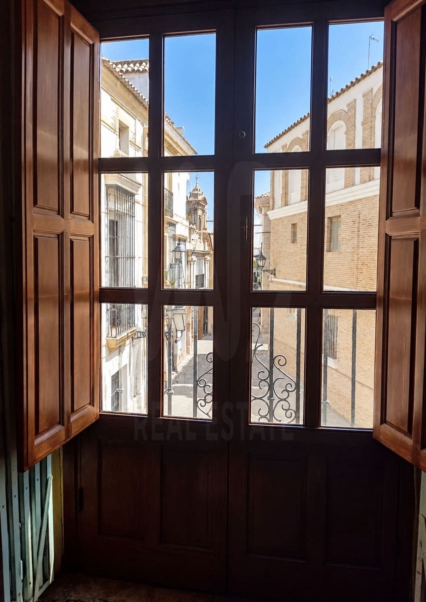 6 bedroom Townhouse for sale in Ecija with garage - € 120,000 (Ref: 10098985)