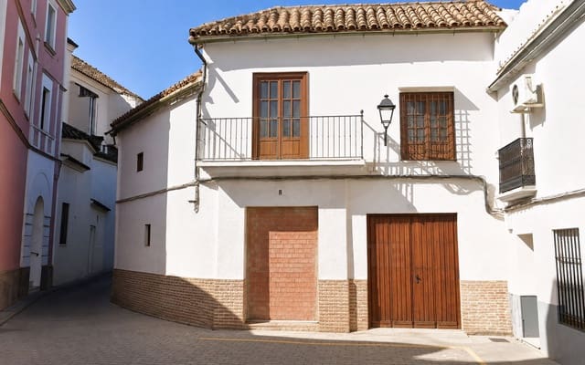 6 bedroom Townhouse for sale in Ecija with garage - € 120,000 (Ref: 10098985)