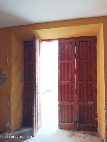 6 bedroom Townhouse for sale in Ecija with garage - € 120,000 (Ref: 10098985)