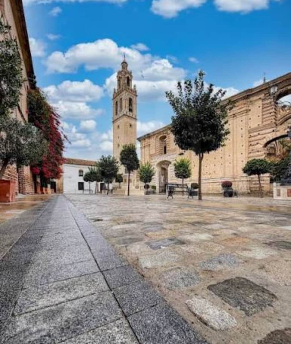 6 bedroom Townhouse for sale in Ecija with garage - € 120,000 (Ref: 10098985)