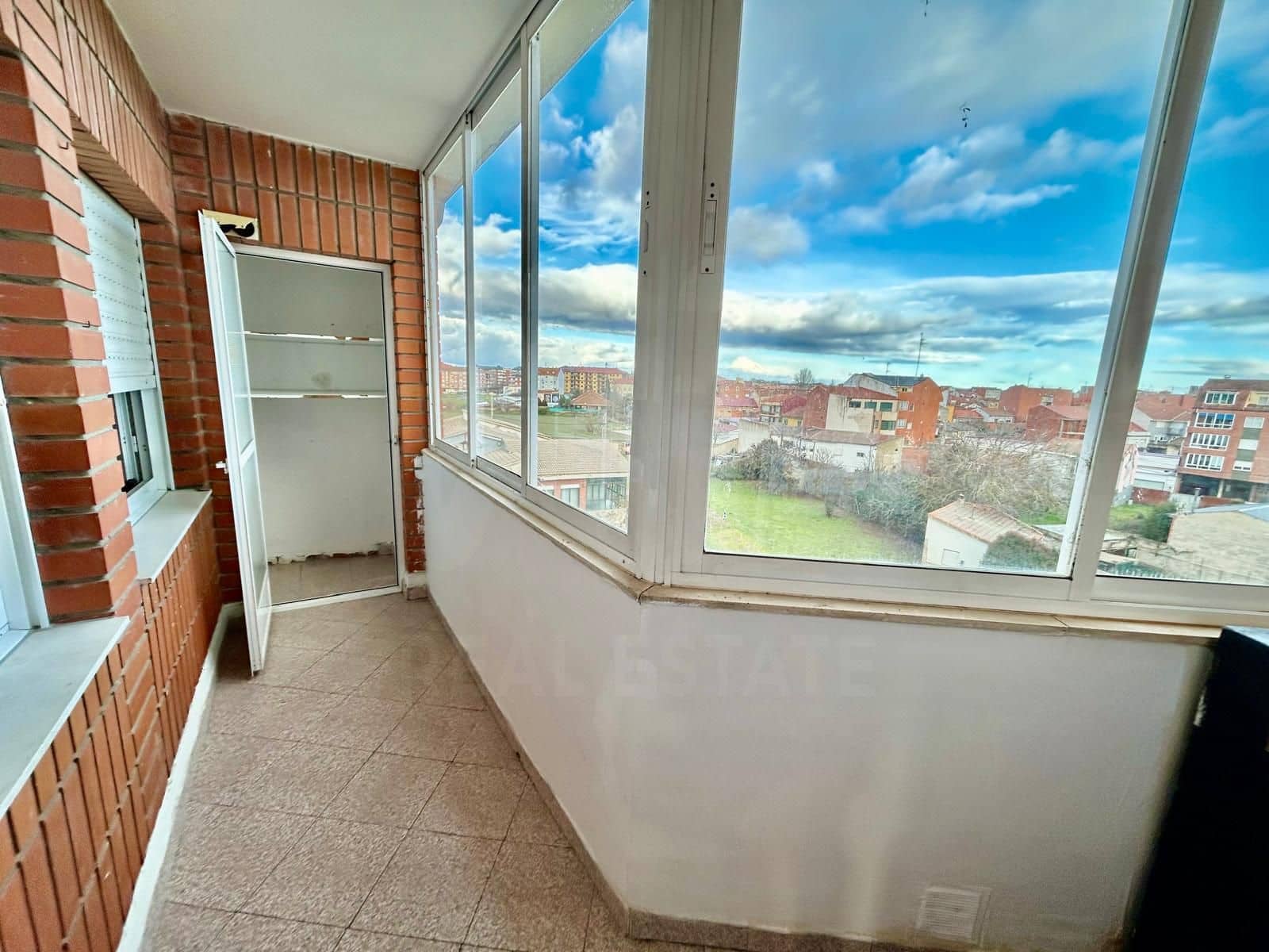 3 bedroom Penthouse for sale in La Baneza - € 85,000 (Ref: 10098989)