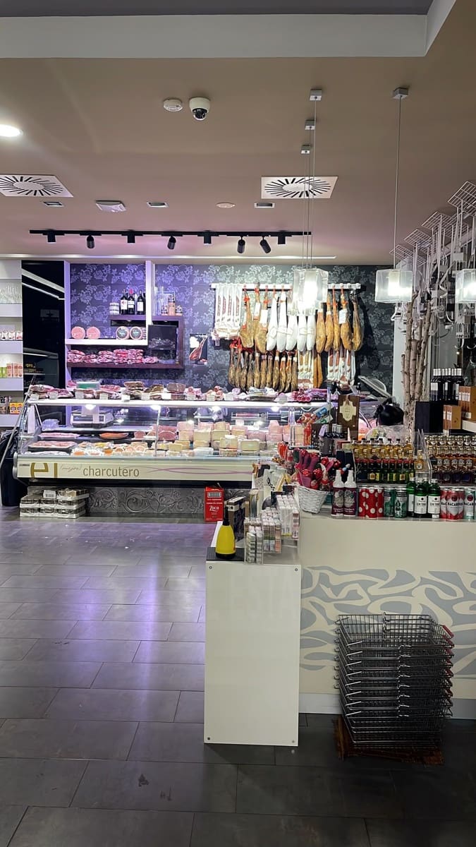 Local Comercial en Vitoria-Gasteiz en venta - 450.000 € (Ref: 10098998)