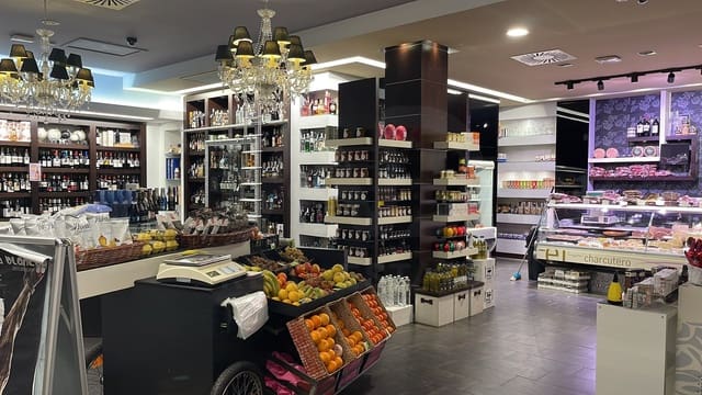 Local Comercial en Vitoria-Gasteiz en venta - 450.000 € (Ref: 10098998)