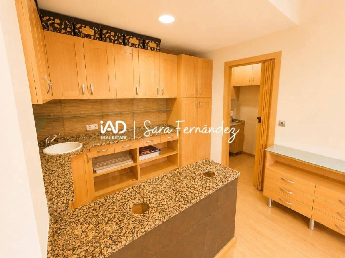 Commercial for sale in Leon city - € 85,000 (Ref: 10099001)