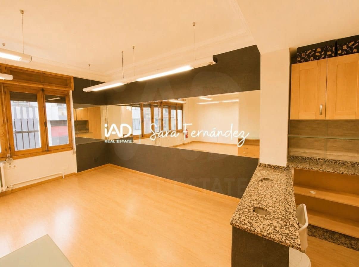 Commercial for sale in Leon city - € 85,000 (Ref: 10099001)