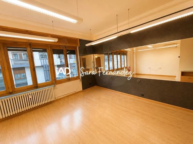 Commercial for sale in León city - € 85,000 (Ref: 10099001)