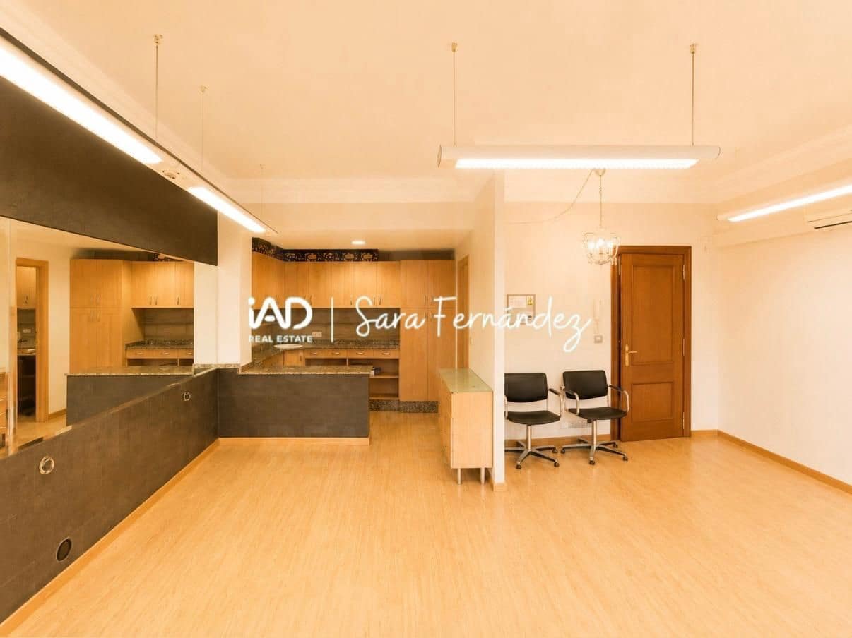 Commercial for sale in Leon city - € 85,000 (Ref: 10099001)