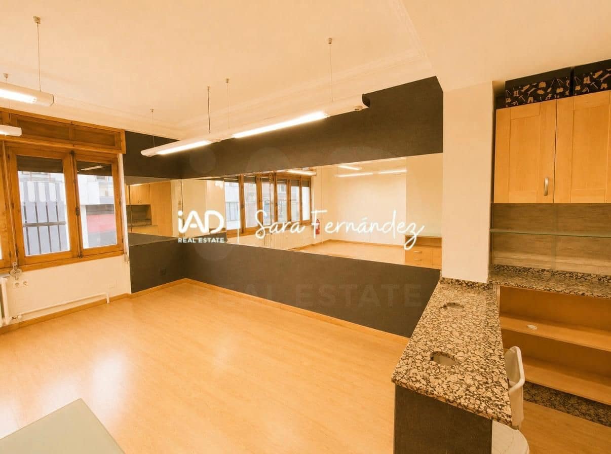 Commercial for sale in Leon city - € 85,000 (Ref: 10099001)