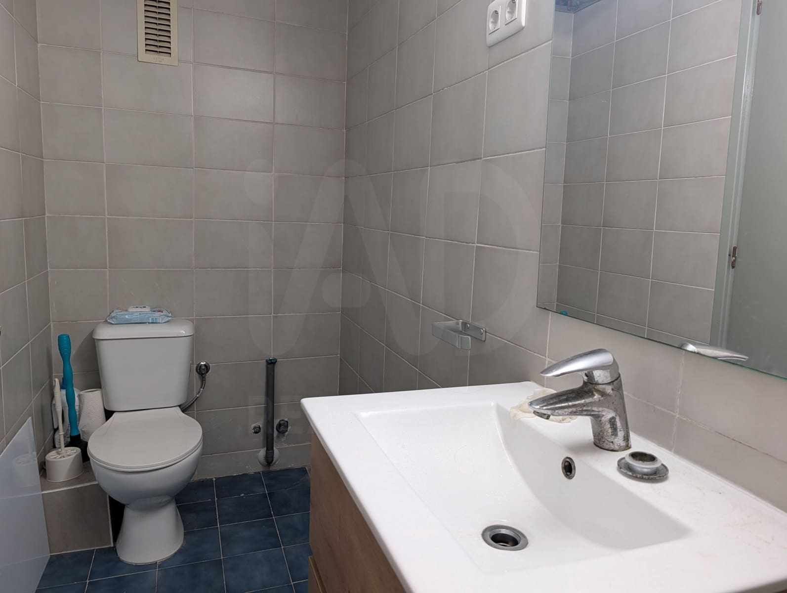 1 bedroom Commercial for sale in Vilafranca del Penedes with garage - € 58,000 (Ref: 10099002)
